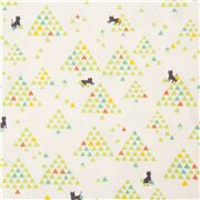 tessuto bianco sporco alberi triangolari piccoli gatti neri