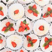 Tela oxford laminada con postre de fruta fresas rojas nata montada Retazo
